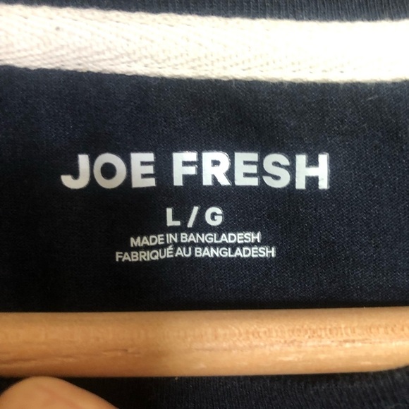 Navy Graphic Tee  with Red Lobster Design Large - Picture 4 of 4